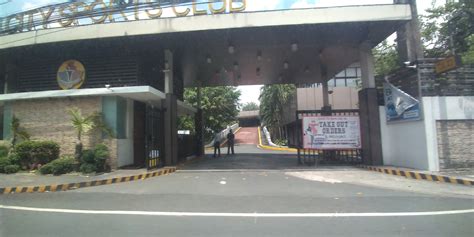 Quezon City Circle Aerosports Club .